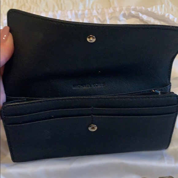 Michael Kors wallet - Picture 2 of 3